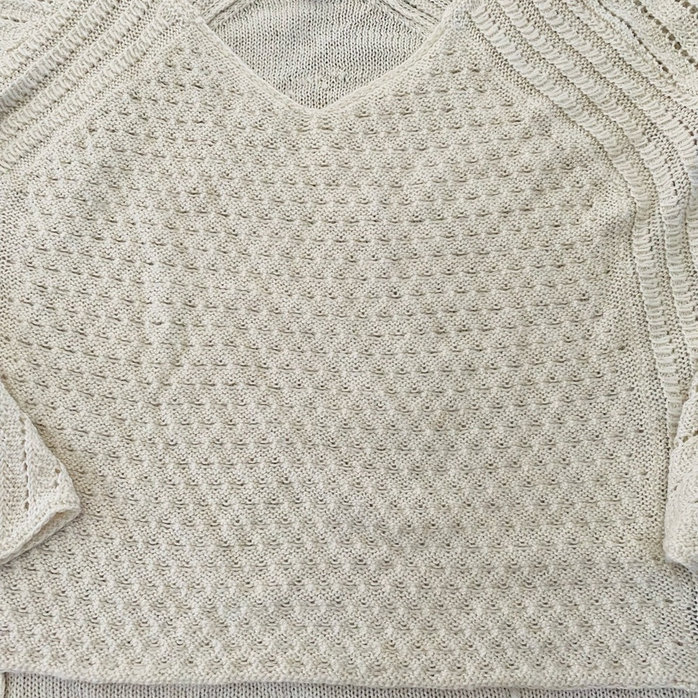 America Eagle XL cream w/ sparkle colored V neck sweater - Picture 2 of 3